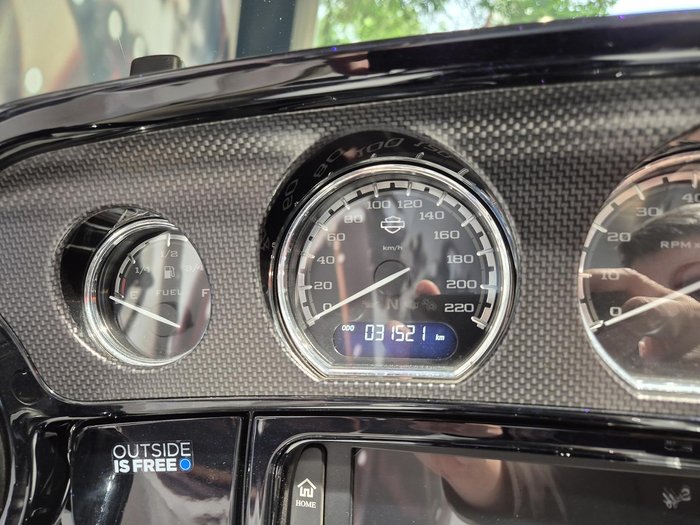 2015 Harley-Davidson CVO Street Glide 110 (FLHXSE) CVO White