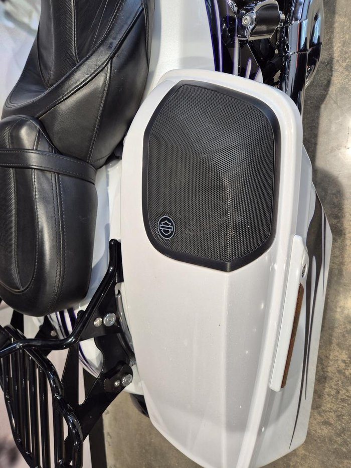 2015 Harley-Davidson CVO Street Glide 110 (FLHXSE) CVO White