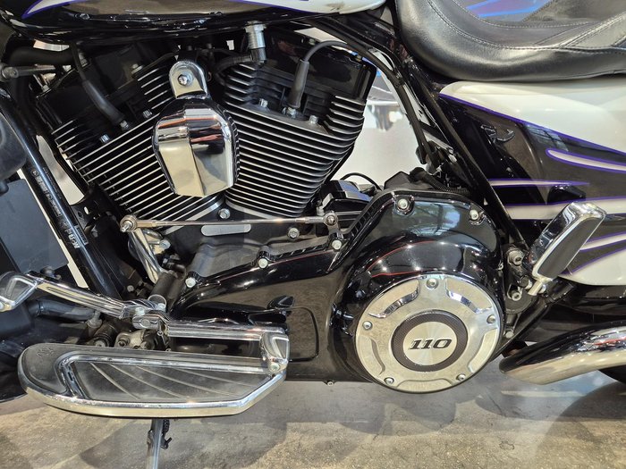 2015 Harley-Davidson CVO Street Glide 110 (FLHXSE) CVO White