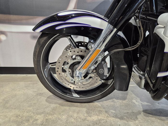 2015 Harley-Davidson CVO Street Glide 110 (FLHXSE) CVO White