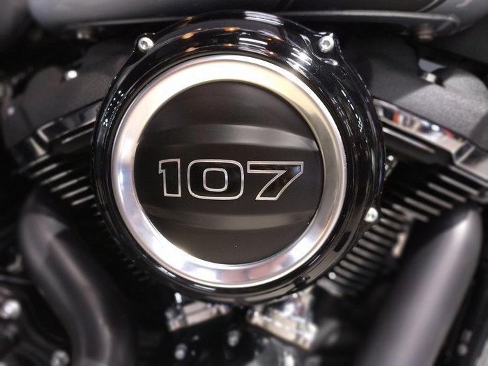 2023 Harley-Davidson Sport Glide 107 (FLSB) Softail Silver