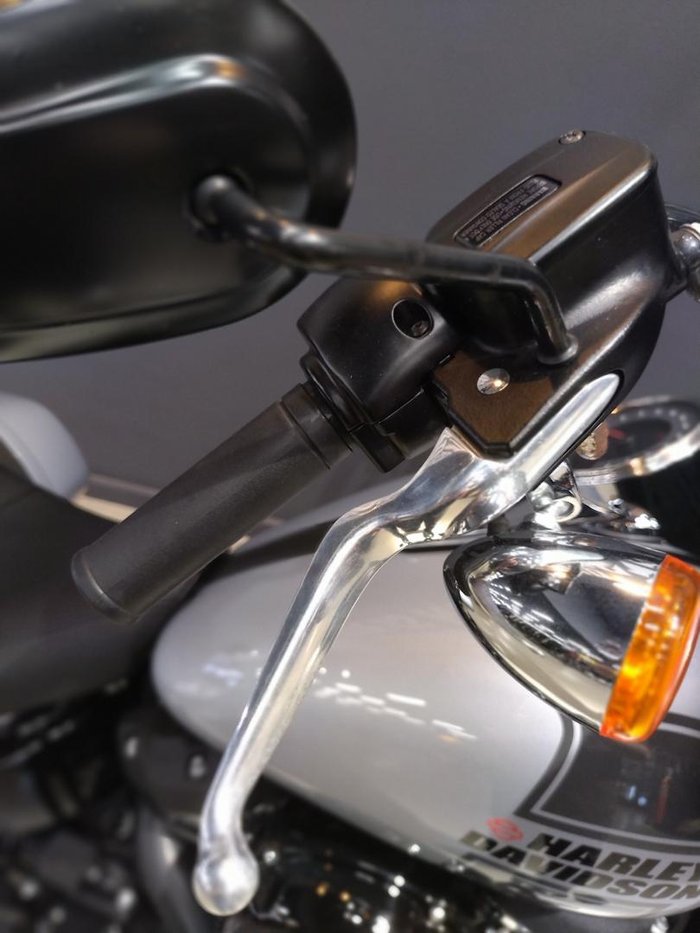 2023 Harley-Davidson Sport Glide 107 (FLSB) Softail Silver