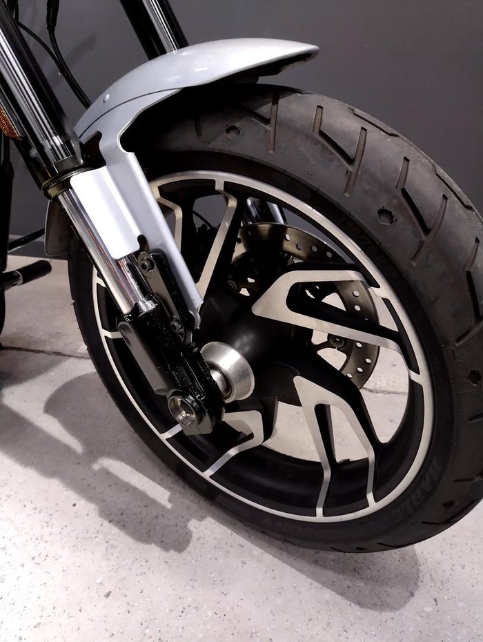 2023 Harley-Davidson Sport Glide 107 (FLSB) Softail Silver