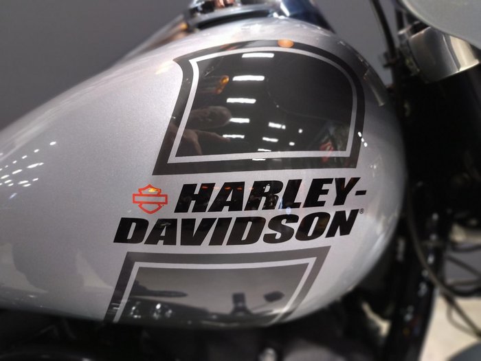 2023 Harley-Davidson Sport Glide 107 (FLSB) Softail Silver