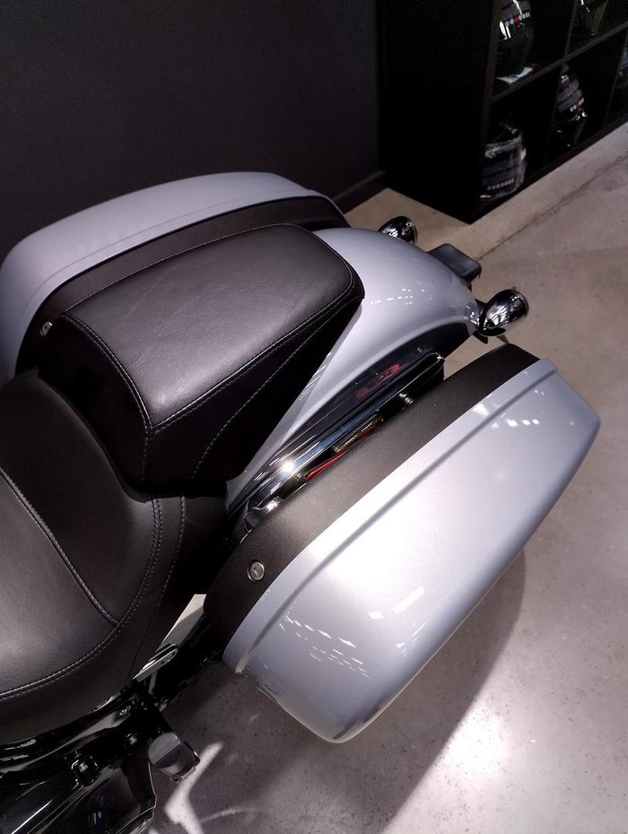 2023 Harley-Davidson Sport Glide 107 (FLSB) Softail Silver