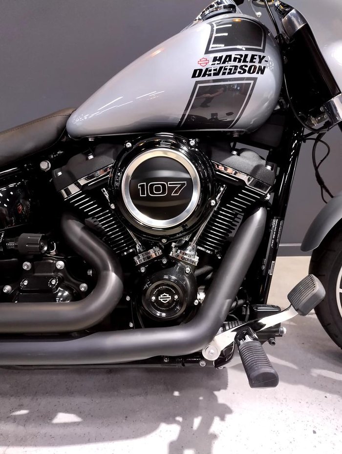 2023 Harley-Davidson Sport Glide 107 (FLSB) Softail Silver