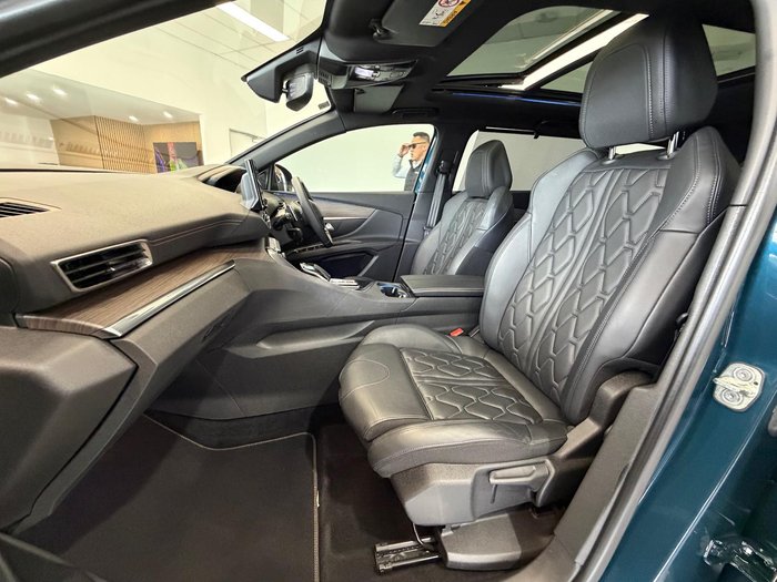 2022 Peugeot 5008 GT Sport