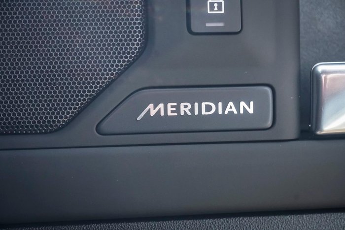 2025 Land Rover Defender 110 D250 S