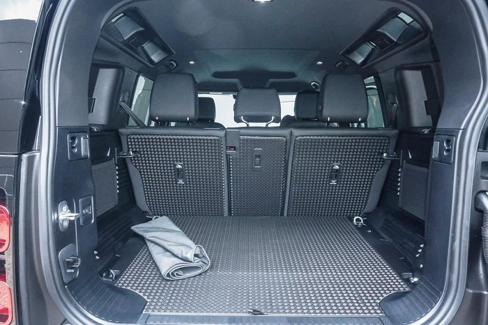 2025 Land Rover Defender 110 D250 S