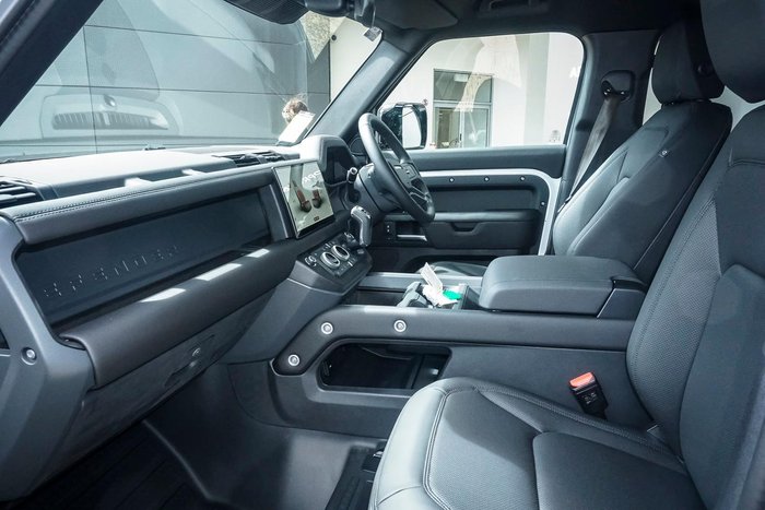 2025 Land Rover Defender 110 D250 S