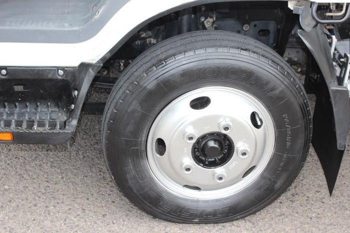 2017 Isuzu N Series NNR 45-150 WHITE