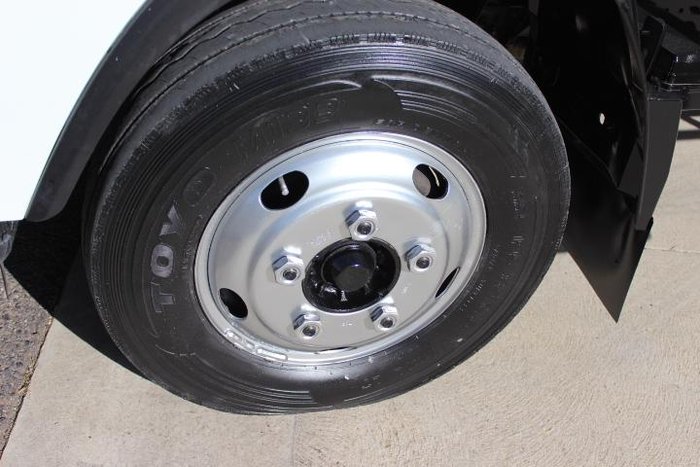 2017 Isuzu N Series NNR 45-150 WHITE