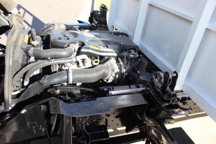 2017 Isuzu N Series NNR 45-150 WHITE