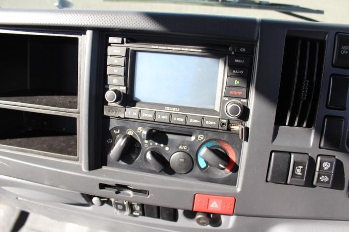 2017 Isuzu N Series NNR 45-150 WHITE