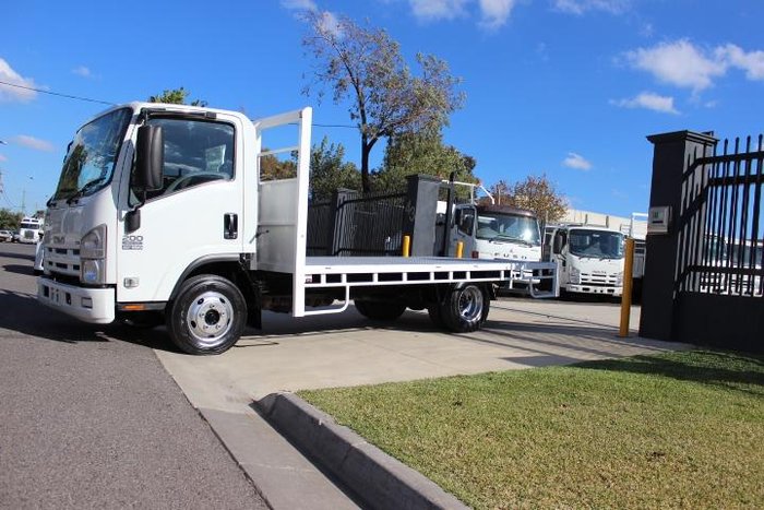 2017 Isuzu N Series NNR 45-150 WHITE