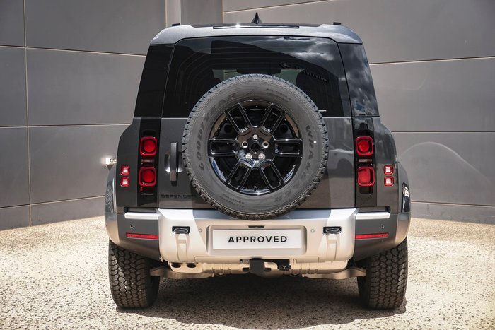 2025 Land Rover Defender 110 D250 S