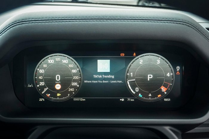 2025 Land Rover Defender 110 D250 S