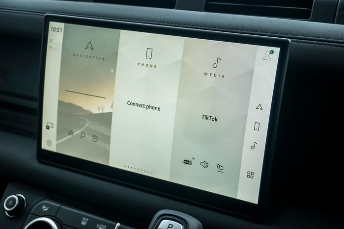 2025 Land Rover Defender 110 D250 S