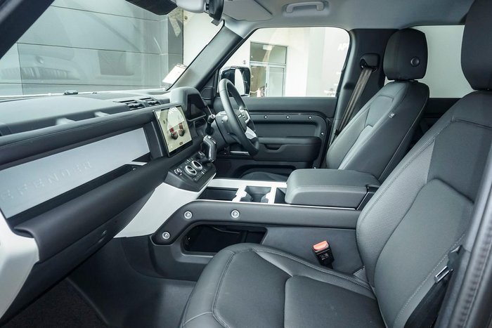 2025 Land Rover Defender 110 P400 S