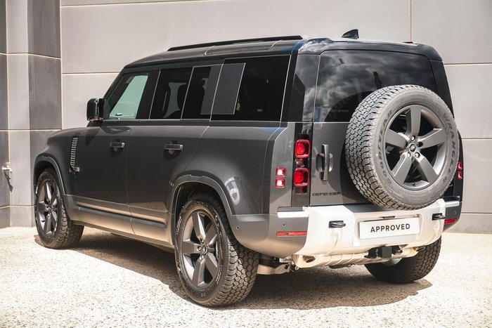 2025 Land Rover Defender 110 P400 S