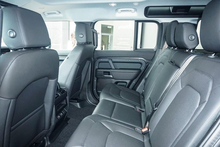 2025 Land Rover Defender 110 P400 S