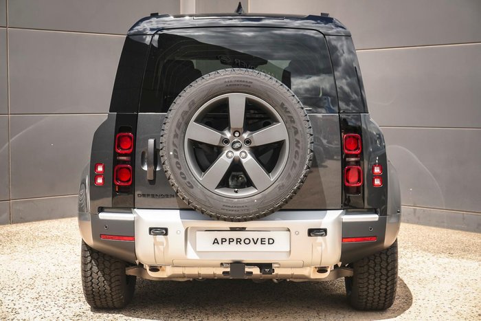 2025 Land Rover Defender 110 P400 S