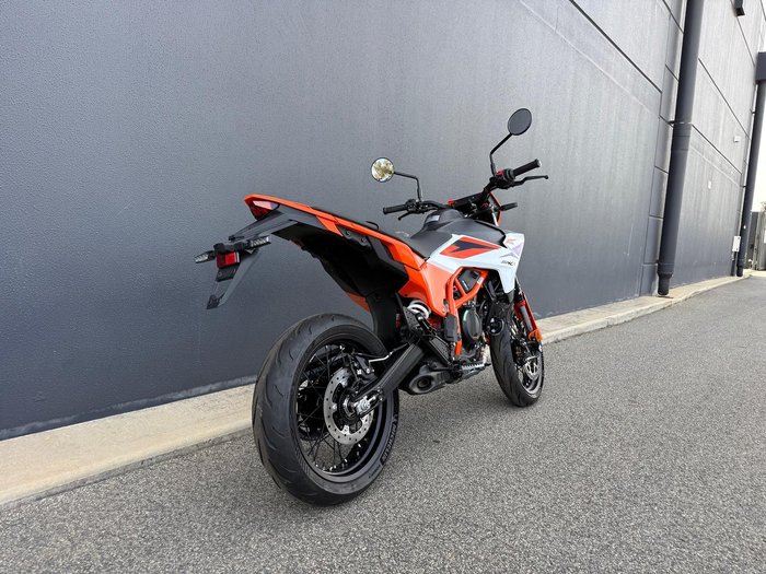 2025 KTM 390 SMC R SMC Orange
