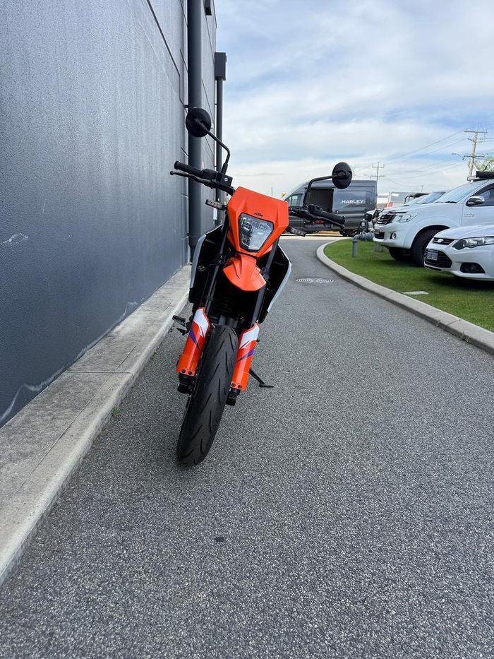2025 KTM 390 SMC R SMC Orange