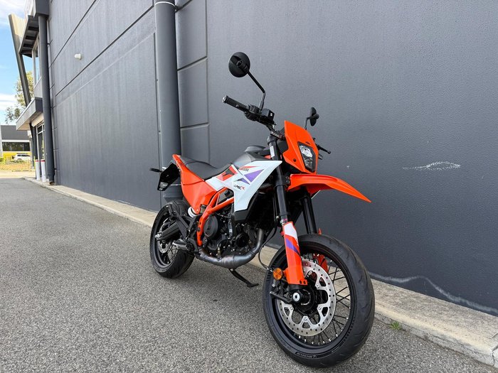 2025 KTM 390 SMC R SMC Orange