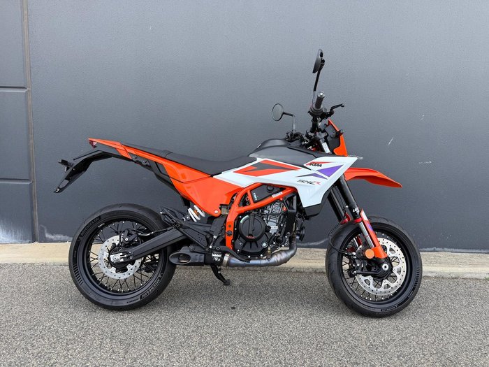 2025 KTM 390 SMC R SMC Orange