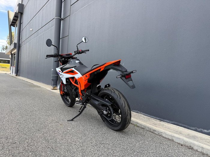 2025 KTM 390 SMC R SMC Orange