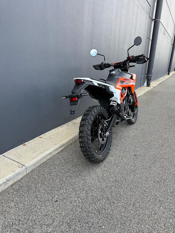2025 KTM 390 Enduro R Enduro Orange