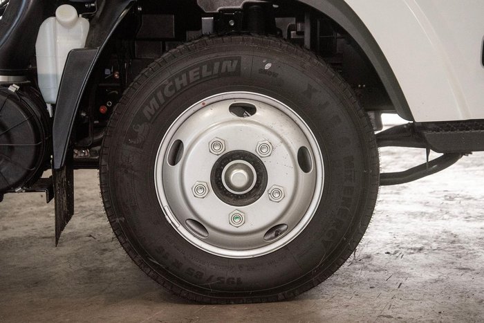 2025 Isuzu N Series NNR 45 150