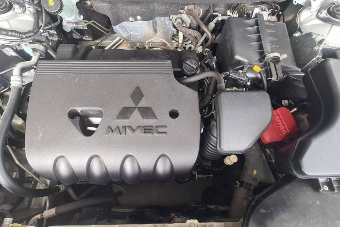 2018 Mitsubishi Outlander ES ADAS