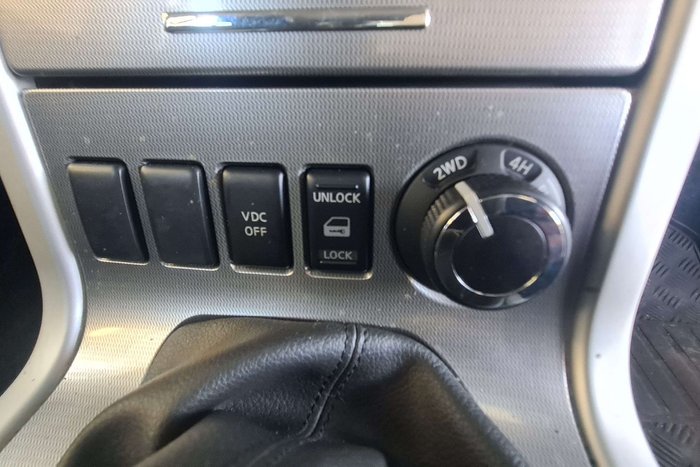 2013 Nissan Navara ST