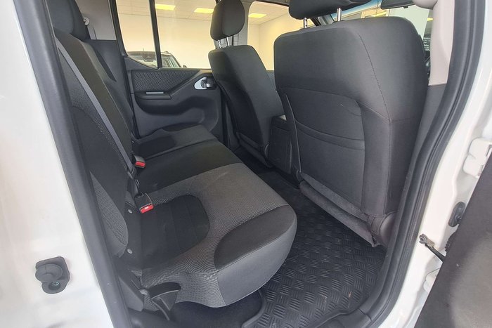 2013 Nissan Navara ST