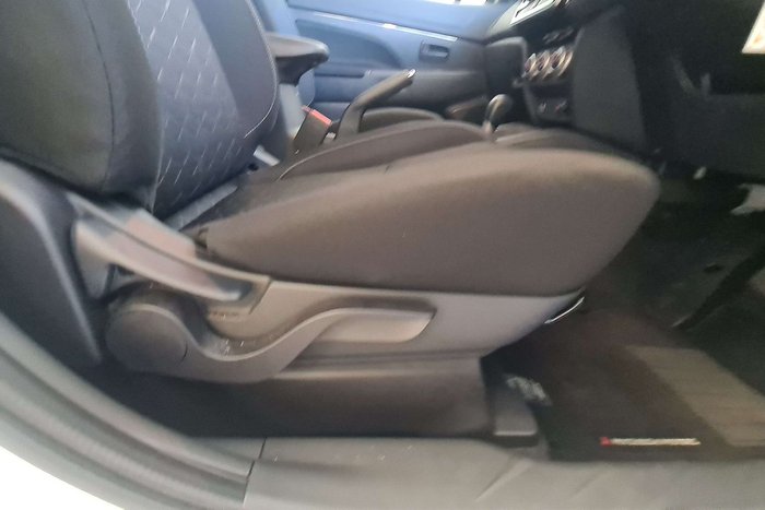 2024 Mitsubishi ASX ES