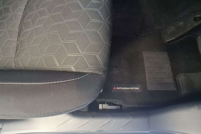 2024 Mitsubishi ASX ES