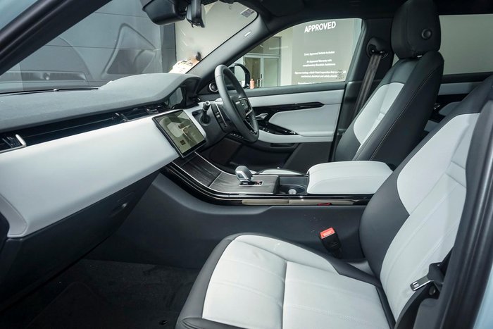 2025 Land Rover Range Rover Evoque P250 Dynamic SE