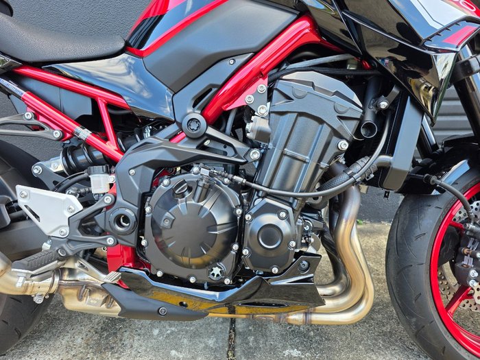 2024 Kawasaki Z900 (ZR900) RED