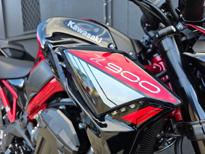 2024 Kawasaki Z900 (ZR900) RED