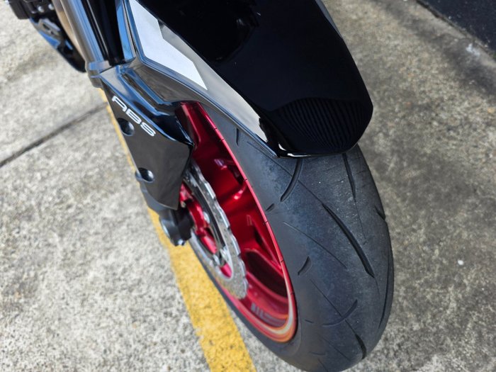 2024 Kawasaki Z900 (ZR900) RED