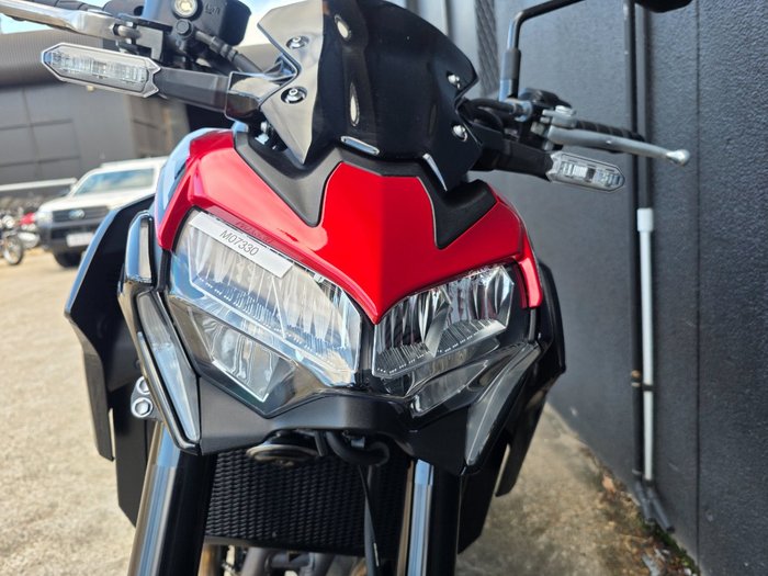 2024 Kawasaki Z900 (ZR900) RED
