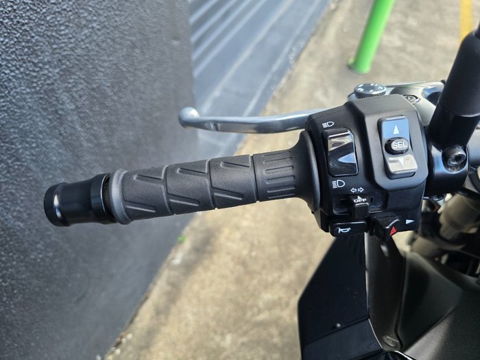 2024 Kawasaki Z900 (ZR900) RED