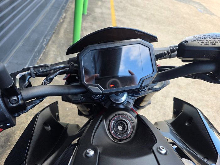 2024 Kawasaki Z900 (ZR900) RED