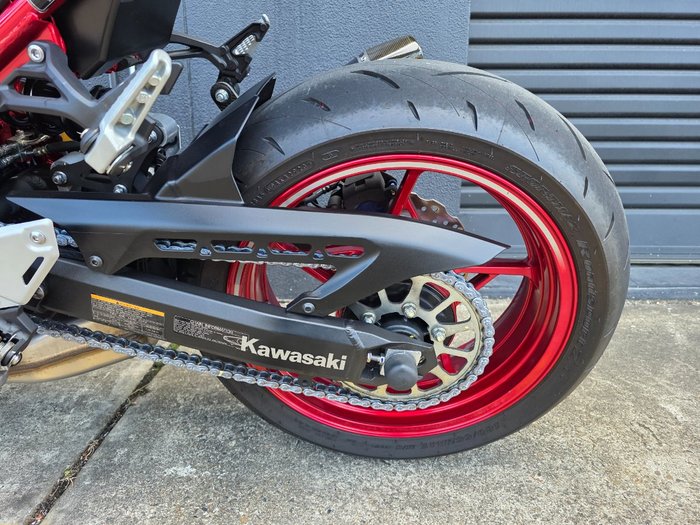 2024 Kawasaki Z900 (ZR900) RED