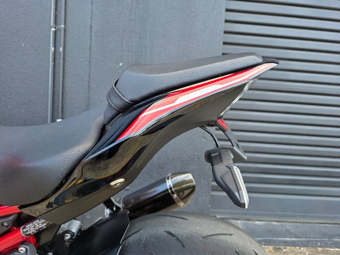 2024 Kawasaki Z900 (ZR900) RED