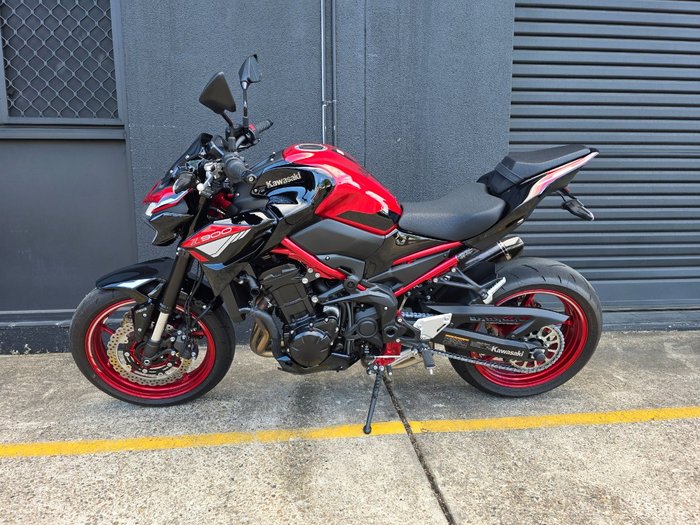 2024 Kawasaki Z900 (ZR900) RED