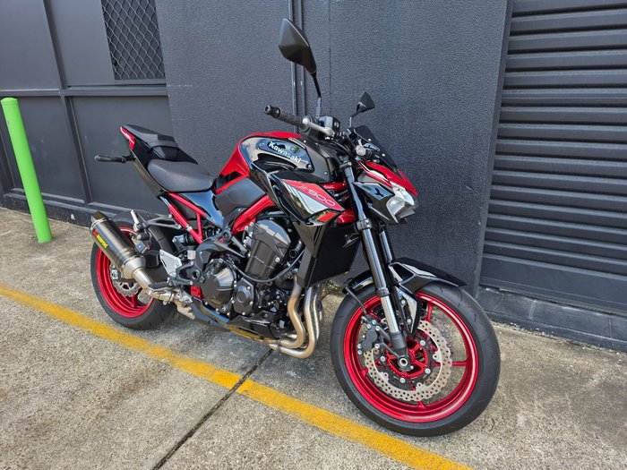 2024 Kawasaki Z900 (ZR900) RED