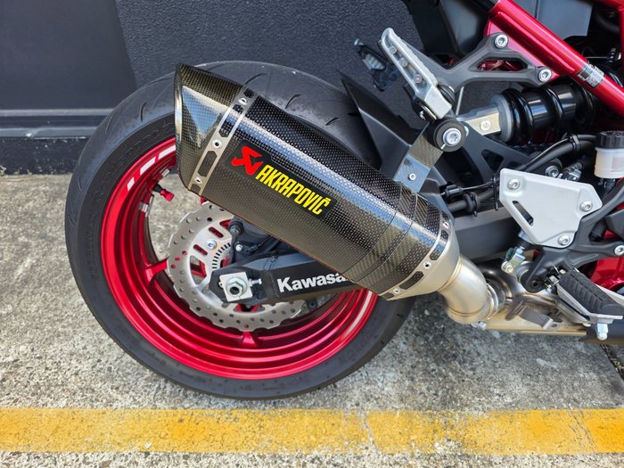 2024 Kawasaki Z900 (ZR900) RED